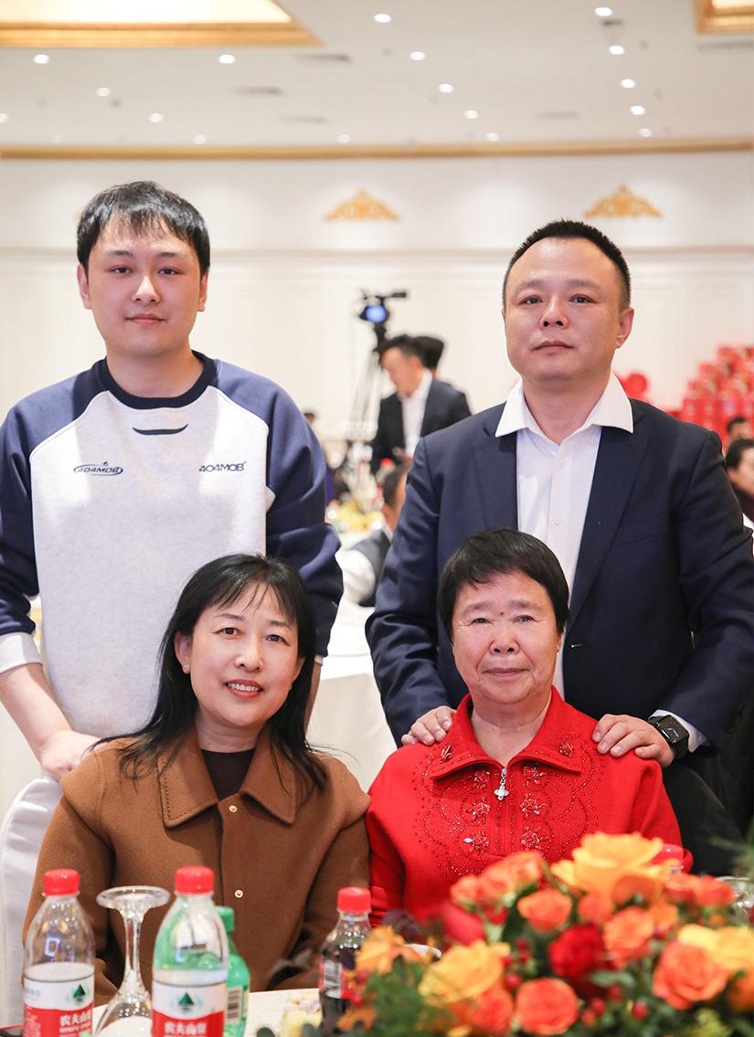 F-_照片留存_公司團建年會_公司24年年會_精選_朋友圈修圖+海報_壓縮_2R0A6258(1)(1)